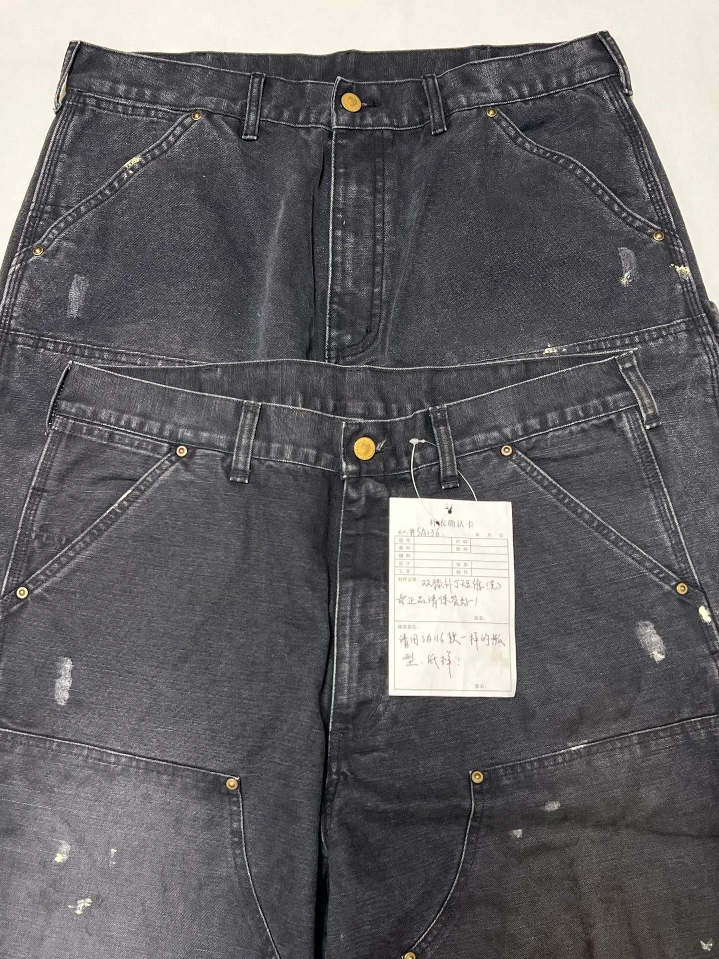 Original proofing SAINT Mxxxxxx DOUBLE KNEE SHORTS/BLK Knee patches splashed with ink, washed and damaged denim shorts. Washed black S-XL. Custom woven and dyed denim fabric with clear texture. Heavy washing and water fading to create local mottled fading/hole effects. Artificial distressing to simulate natural wearing marks. VINTAGE sense. Original consistent damage treatment. Hand splashed ink and paint. Original consistent wash mark/pocket mark. Double knee patches. Rivet reinforcement. Improve functionality while enhancing design